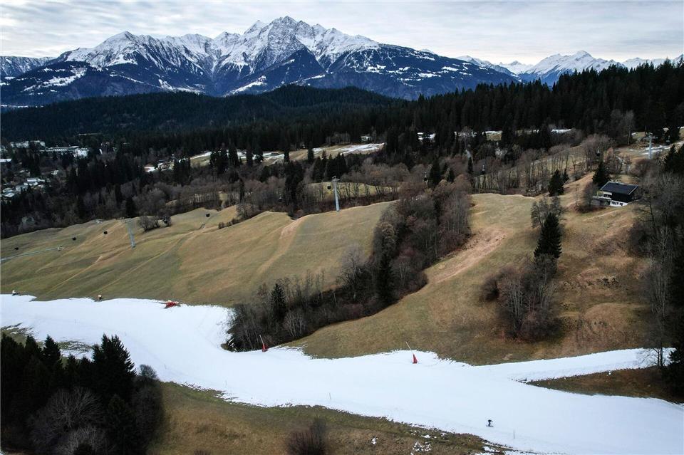 Warten auf Winter: Kunstschnee rettet Skipisten