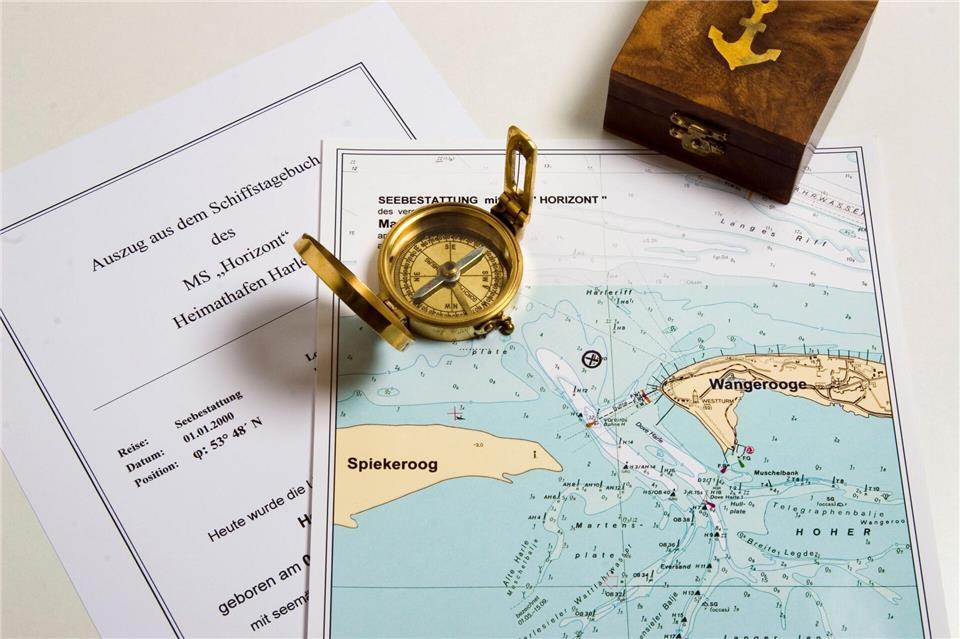 In der Seegrabmappe ist die genaue Position der Beisetzung markiert.Reederei Albrecht/dpa-tmn