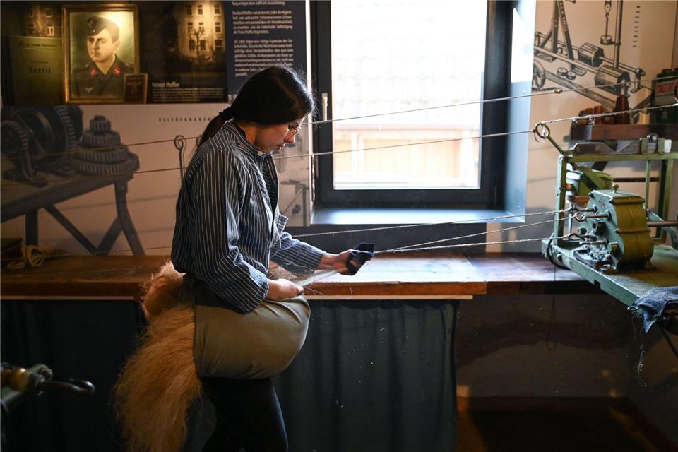 In der Seilerei der Familie Muffler werden seit mehreren Generationen Karbatschen gefertigt.Katharina Kausche/dpa