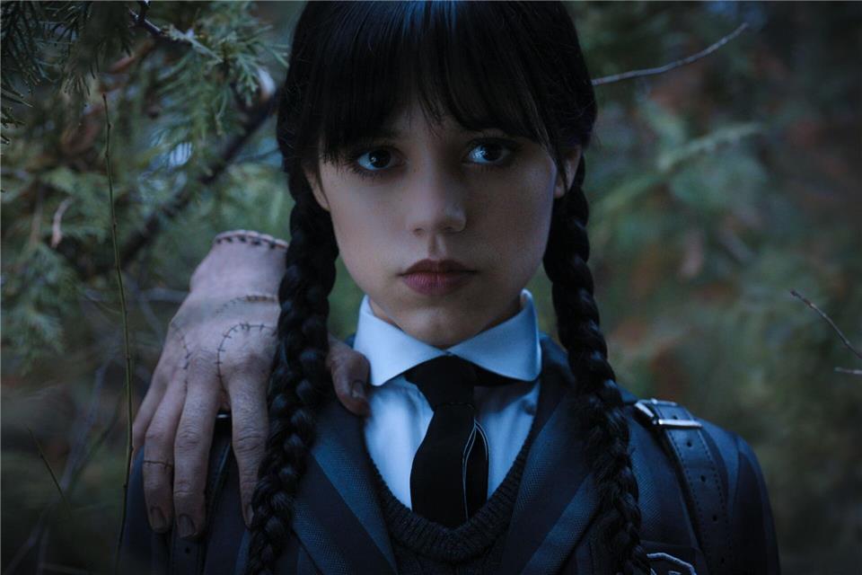 In der Serie studiert Wednesday Addams (Jenna Ortega) an der Nevermore-Akademie und entdeckt dort ihre Superkräfte.--/Netflix/dpa