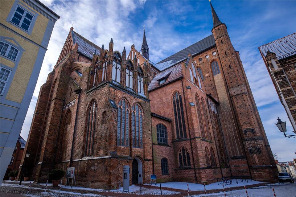 In der St.-Georgen-Kirche in Wismar wird mittlerweile Kunst ausgestellt.Jens Büttner/dpa