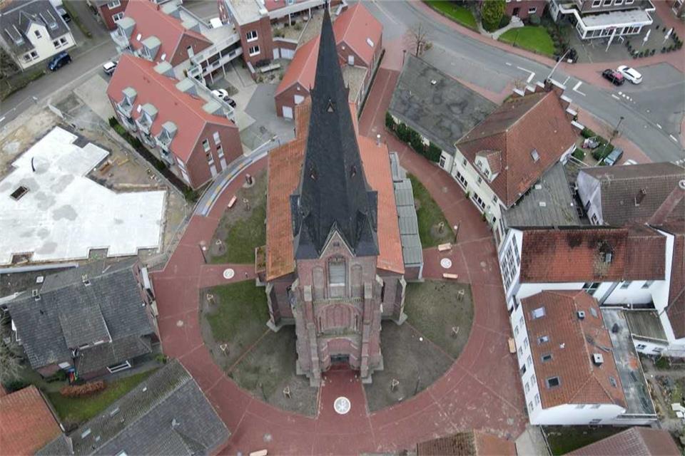 In der St.-Silvester-Kirche sind zwei Stationen zu finden.