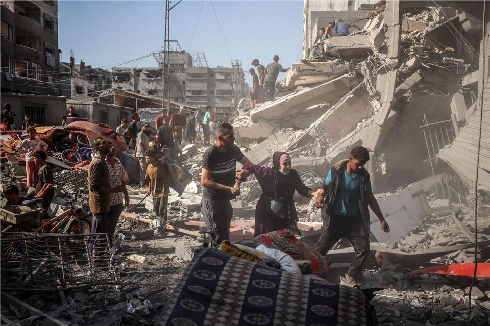 In der Stadt Gaza starben Berichten zufolge 14 Menschen einer Familie.Abed Rahim Khatib/dpa
