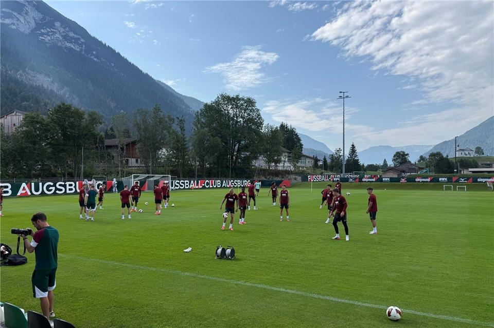 In der Tiroler Idylle bereiten sich die Augsburger auf die kommende Saison vor.Manuel Schwarz/dpa