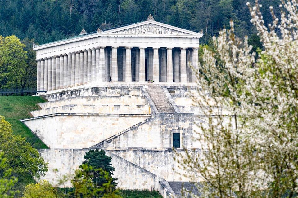 In der Walhalla werden bedeutende Persönlichkeiten der deutschen Geschichte geehrt. Aktuell sind es 132 Büsten und 64 Gedenktafeln. (Archivbild)Armin Weigel/dpa