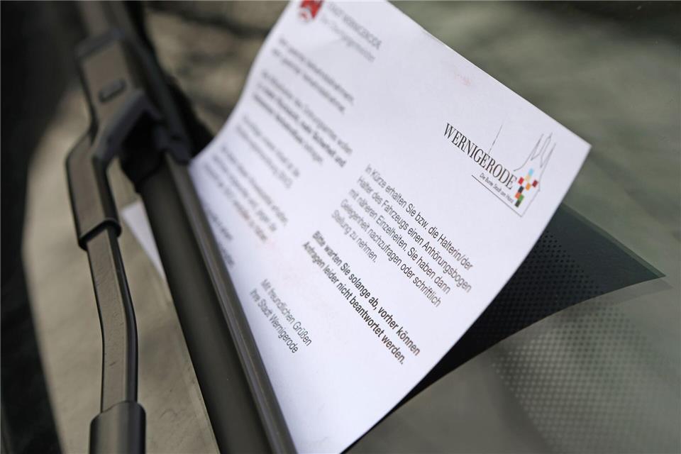 In der Weihnachtszeit verzichten viele Kommunen auf sogenannte Knöllchen.Matthias Bein/dpa