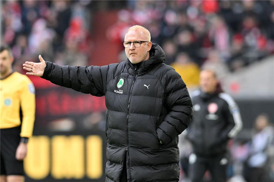 In der Winterpause will der neue Trainer Heiko Vogel seiner Mannschaft den Weg zu einer effektiveren Defensive zeigen.Anke Waelischmiller/dpa