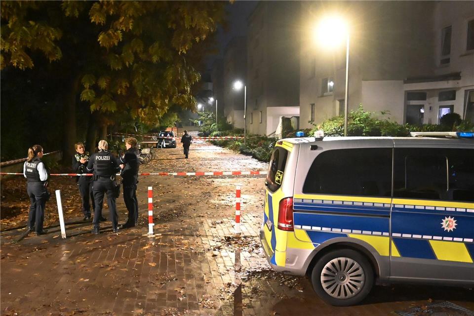Frau tot in Wohnung aufgefunden - Ehemann stellt sich In der Wohnung befanden sich den Angaben zufolge noch drei Kinder im Alter zwischen zwei und sieben Jahren.Guido Bludau/dpa