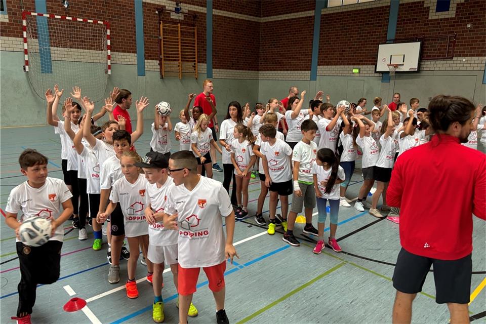In der Zweifach-Sporthalle haben die Gruppen gemeinsam sportliche Aufgaben gelöst.