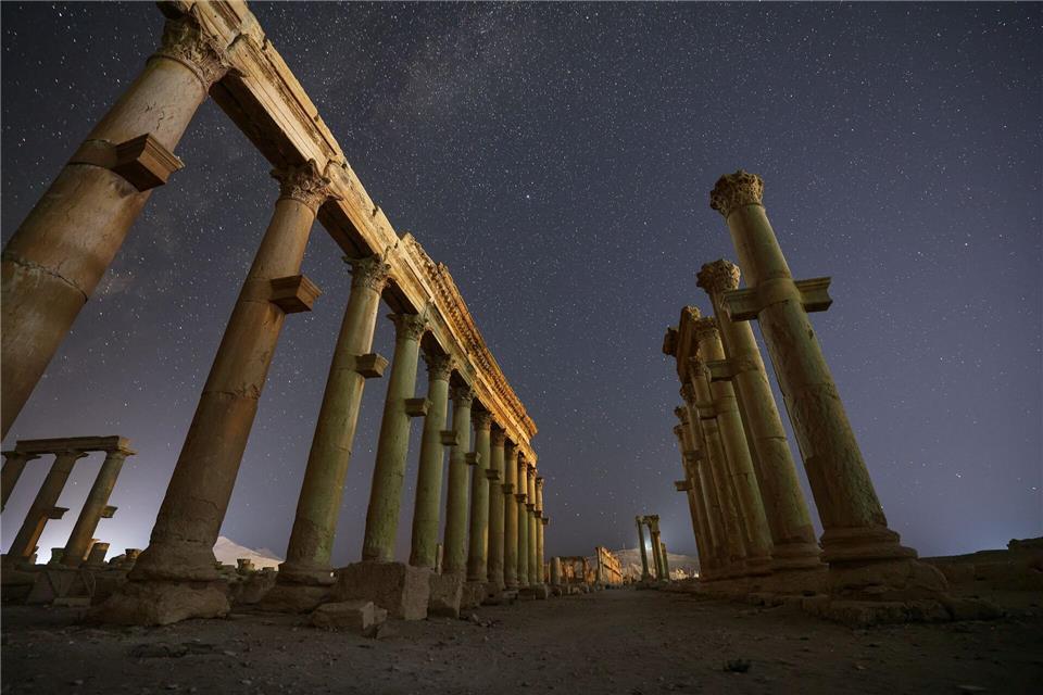 In der antiken Wüstenstadt Palmyra sollen Unbekannte US-Soldaten und syrische Streitkräfte beschossen und verletzt haben. (Archiv)Ghaith Alsayed/AP/dpa