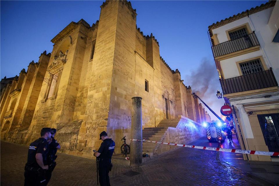 In der berühmten Kathedrale von Córdoba brach am Freitagabend ein Feuer aus.Madero Cubero/EUROPA PRESS/dpa