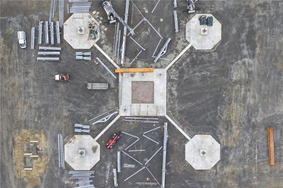 In der brandenburgischen Lausitz beginnt der Hochbau eines mehr als 350 Meter hohen Windrads.--/Gicon/dpa