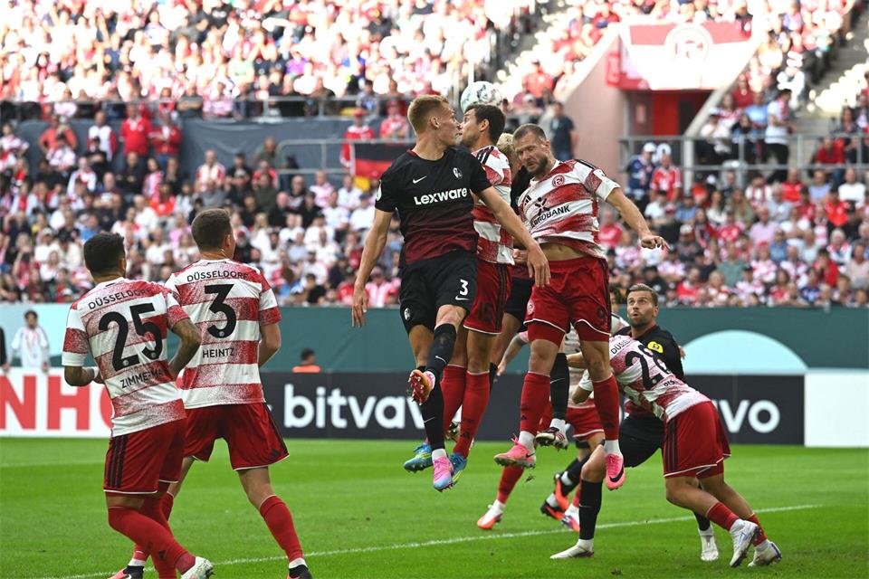 In der ersten Pokalrunde gastiert Bundesligist SC Freiburg beim Drittligisten Fortuna Düsseldorf. Federico Gambarini/dpa