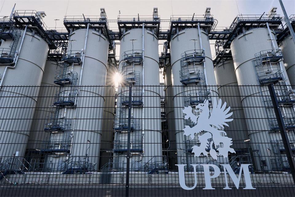 In der neuen Bioraffinerie werden aus Buchenholz Rohstoffe für die Chemieindustrie hergestellt.Jan Woitas/dpa