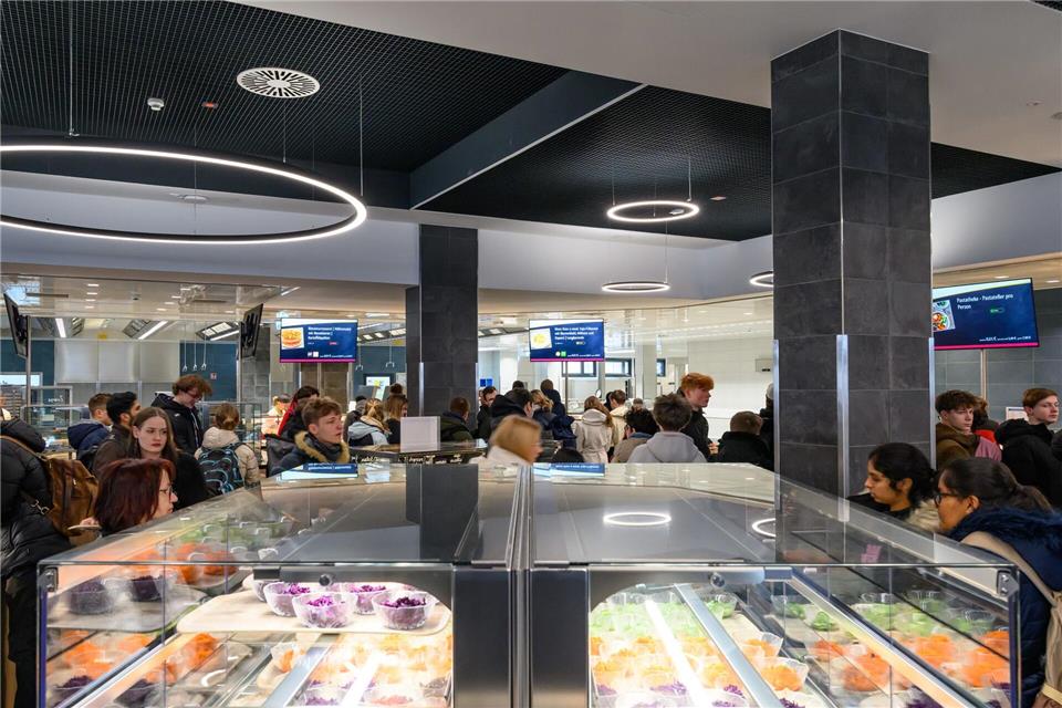 In der neuen Mensa gibt es auch vegane Angebote. Patrick Pleul/dpa