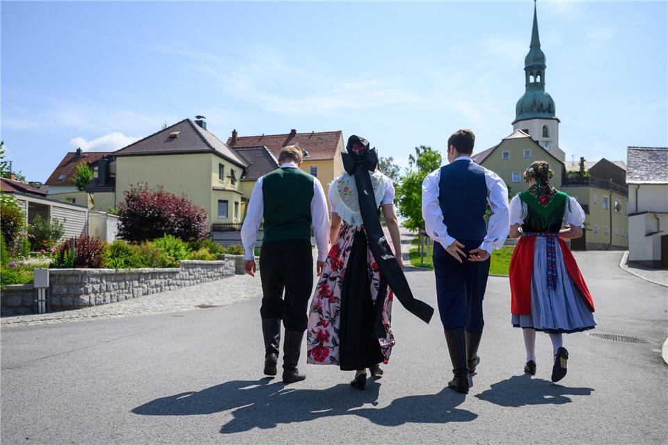 In der sorbischen Bevölkerung ist die Bindung an die Lausitz besonders hoch. (Archivbild)Robert Michael/dpa