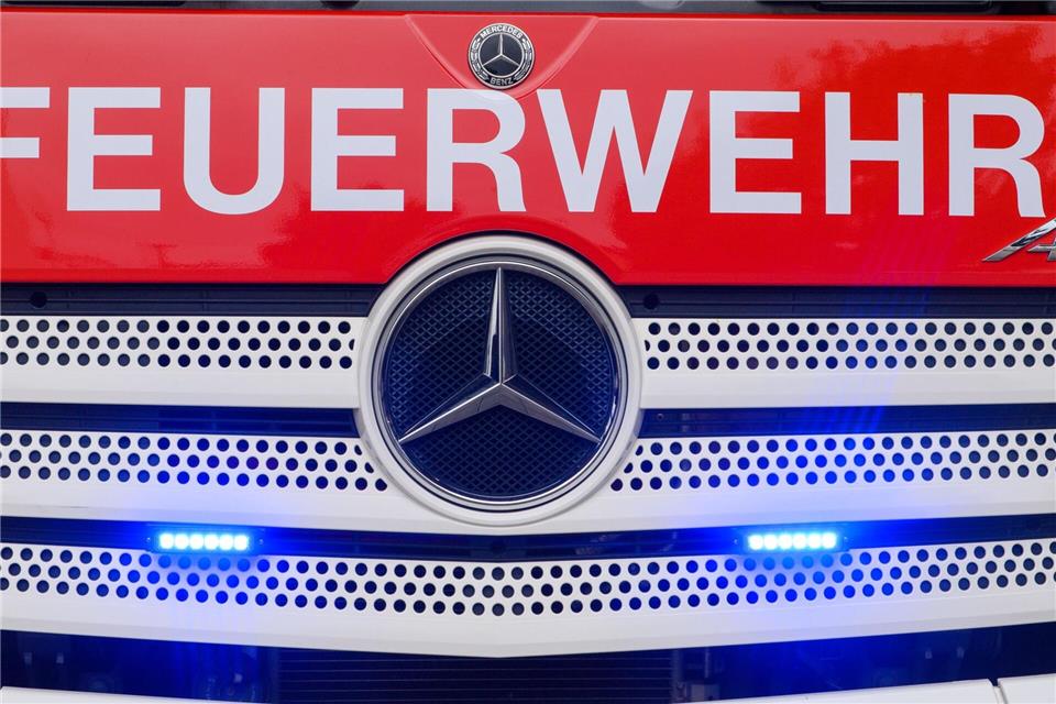 In der vergangenen Nacht löschte die Feuerwehr den Brand mit 30 Einsatzkräften. (Symbolbild)Klaus-Dietmar Gabbert/dpa