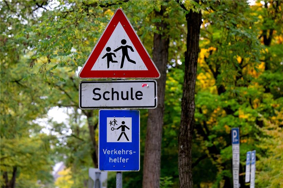 In die Bewertung des ACE-Schulweg-Index ist das Verhalten von sogenannten Elterntaxis sowie die Verkehrsinfrastruktur im nahen Schulumfeld eingeflossen.Sven Hoppe/dpa