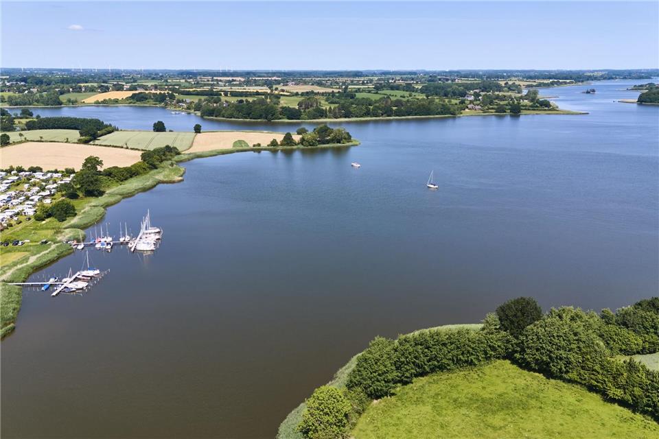 In die Schlei sind erneut Plastikteilchen gelangt. (Symbolbild)Georg Wendt/dpa