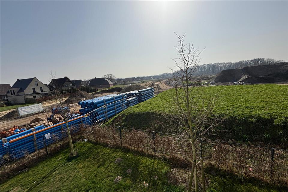 In diesem Bereich konnte eine neue Fläche, die eigentlich als Müllsammelfläche im Musekamp angedacht war, den Plänen der Bebauung hinzugefügt werden.