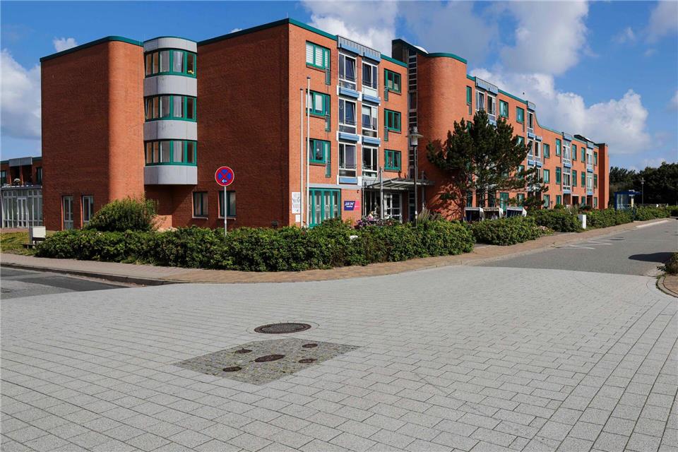 In diesem Gebäude in Westerland (Sylt) soll im kommenden Jahr eine neue Wohngemeinschaft für Senioren starten (Archivbild). Frank Molter/dpa