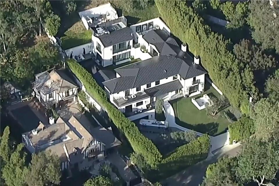 In diesem Haus lebt Sängerin Rihanna.Uncredited/ABC7 Los Angeles via AP/dpa