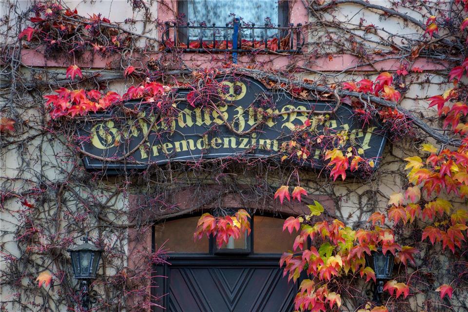 In diesem Haus soll es zu dem Übergriff gekommen sein. (Archivbild)Andreas Arnold/dpa