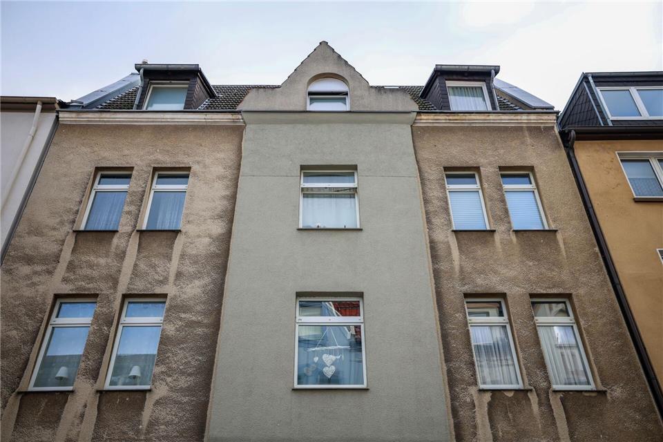 In diesem Mehrfamilienhaus in Bochum-Hamme hat sich der Einsatz abgespielt. (Archivbild)Christoph Reichwein/dpa