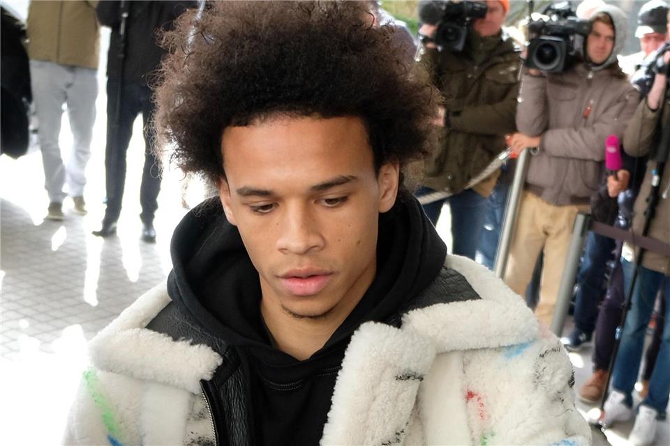 In diesem Outfit kam Leroy Sané 2019 in Wolfsburg an. (Archivbild) Peter Steffen/dpa