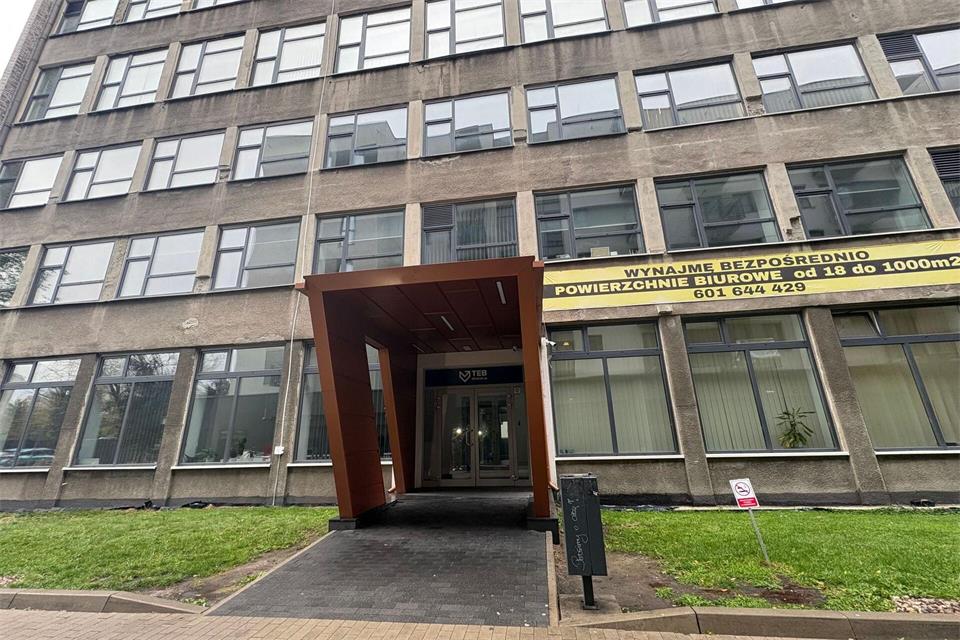 In dieser Berufsfachschule in Warschau stach eine 21-Jährige auf drei Frauen ein.Claudia Ciobanu/AP/dpa