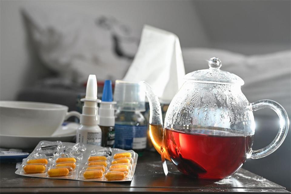 In dieser Saison haben sich in Sachsen bisher etwa 100 Menschen mit Influenza angesteckt. (Symbolbild)Bernd Weißbrod/dpa/dpa-tmn
