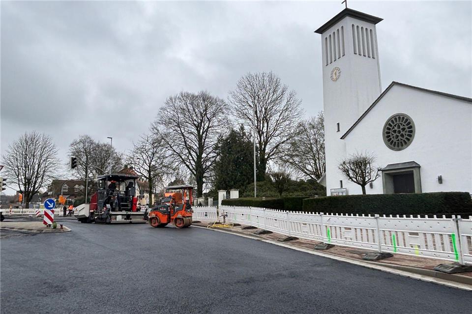 In dieser Woche konnten die Asphaltierungsarbeiten abgeschlossen werden.