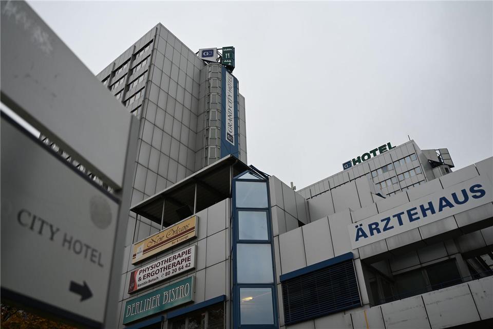 In ein ehemaliges Hotel in der Landsberger Allee in Lichtenberg sind inzwischen Flüchtlinge eingezogen. (Archivbild)Markus Lenhardt/dpa
