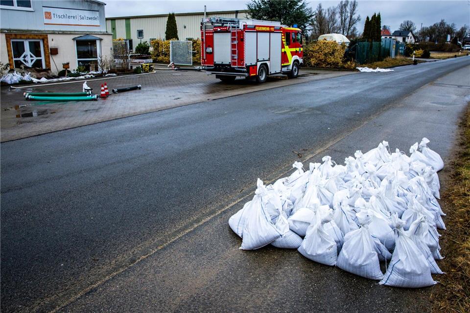 In eine Tischlerei war Wasser gelangt.Jens Büttner/dpa
