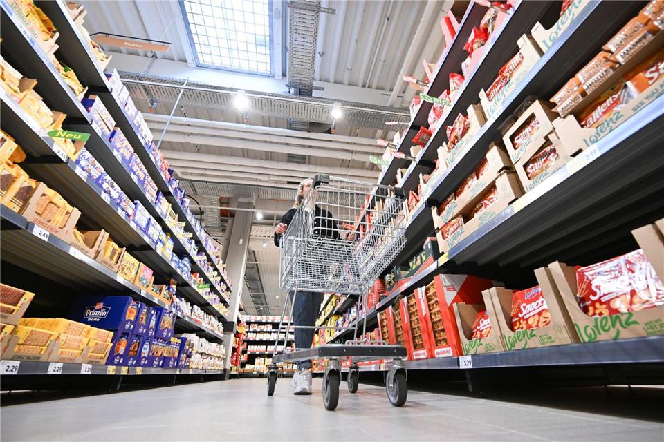 In einem Ahauser Supermarkt hat ein Mann heimlich zahlreiche Bilder von einer Frau gemacht. Die Polizei ermittelt nun.