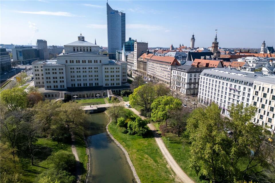 In einem Hotel in Leipzig randalierte ein Mann und schmiss Dinge aus dem Fenster. (Symbolbild)Jan Woitas/dpa