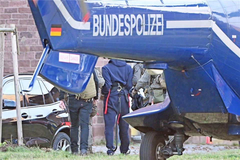 In einem Hubschrauber der Bundespolizei wurde der Verdächtige im November nach Karlsruhe gebracht. (Archivbild)Uli Deck/dpa