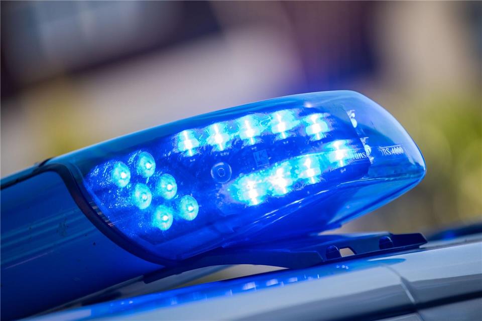 In einem Mehrfamilienhaus in Augustusburg hat die Polizei Cannabis und Waffen sichergestellt. (Symbolbild)Lino Mirgeler/dpa