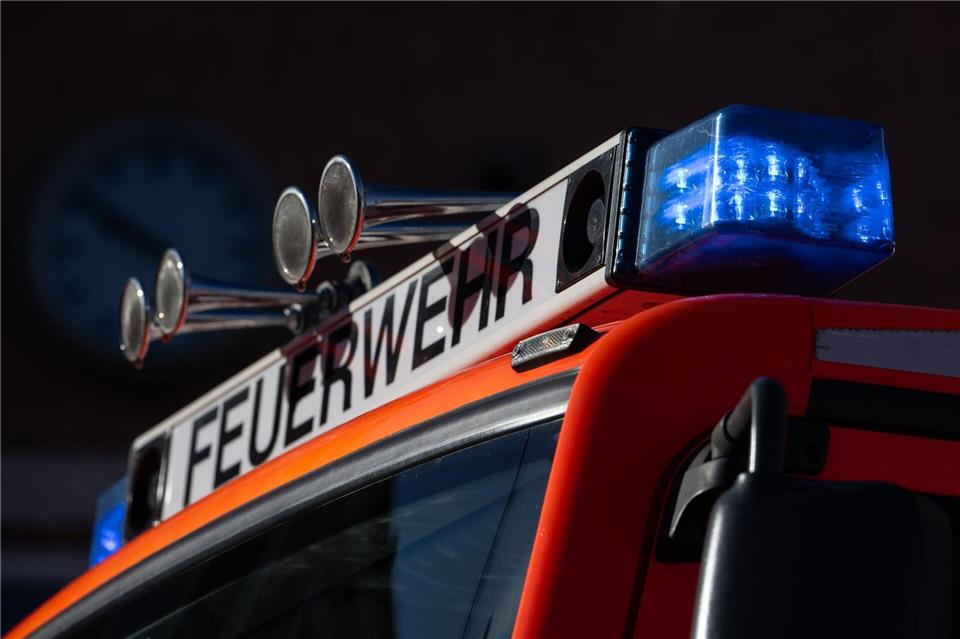In einem Mehrfamilienhaus kommt es zu einem Kellerbrand. (Symbolbild)Marijan Murat/dpa