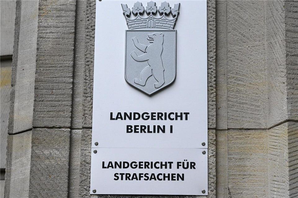 In einem Prozess um illegalen Handel mit synthetischen Cannabis-Produkten stehen drei Männer und eine Frau vor Gericht. (Symbolfoto) Jens Kalaene/dpa
