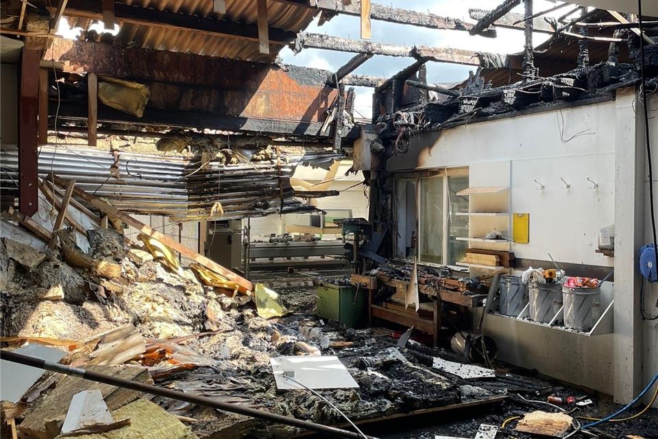 In einem Schreinereibetrieb an der Straße Dreckerhook ist am Freitagmorgen ein Feuer ausgebrochen.