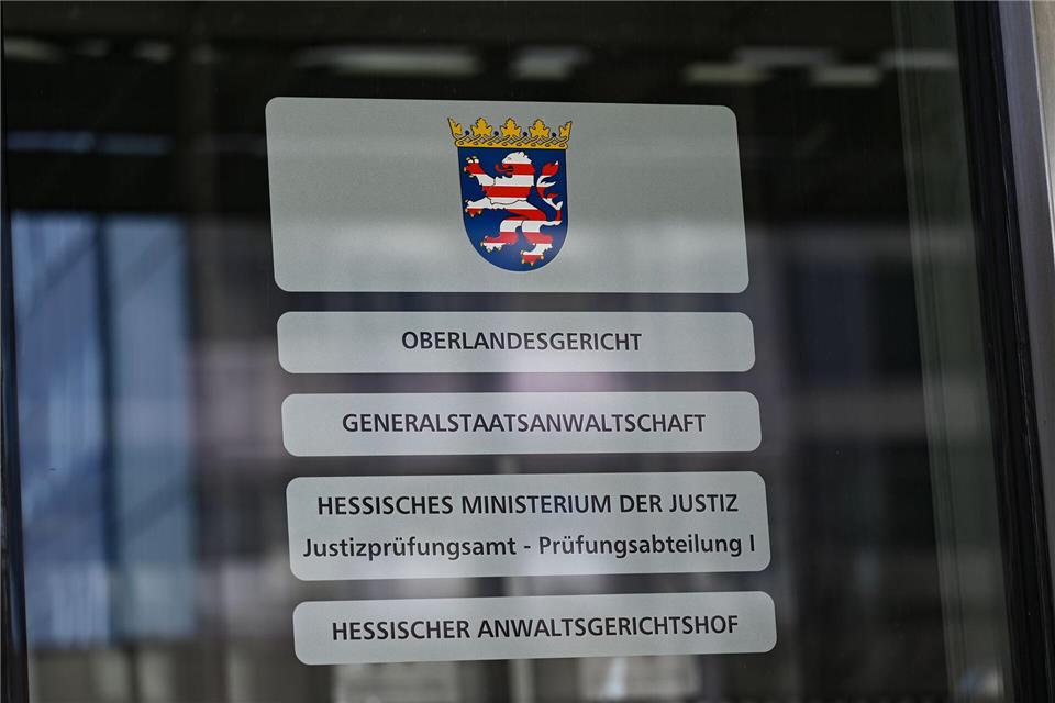 In einem Staatsschutzverfahren vor dem Oberlandesgericht Frankfurt geht es um mutmaßliche Spionage. (Symbolbild) Arne Dedert/dpa