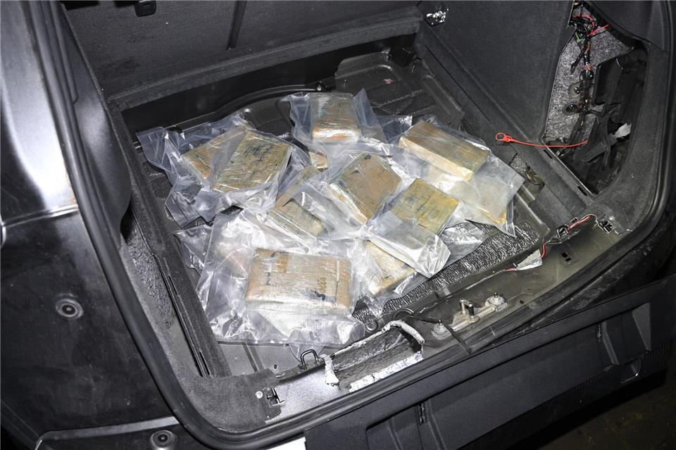In einem Wagen wurden die rund 17 Kilogramm Kokain gefunden.-/Zollfahndungsamt Essen/dpa