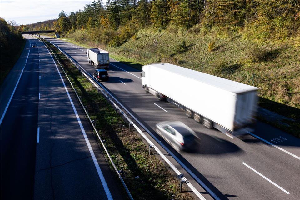 Französische Fahnder stoppen Lkw mit 1,3 Tonnen Kokain In einem aus Spanien kommenden Lastzug haben französische Fahnder 1,3 Tonnen Kokain entdeckt. (Symbolbild)Philipp von Ditfurth/dpa