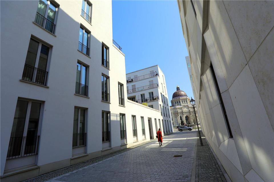 In einem gedämmten Haus zu leben, ist bei eher kurzen Hitzewellen ein Vorteil. (Symbolbild)Wolfgang Kumm/dpa