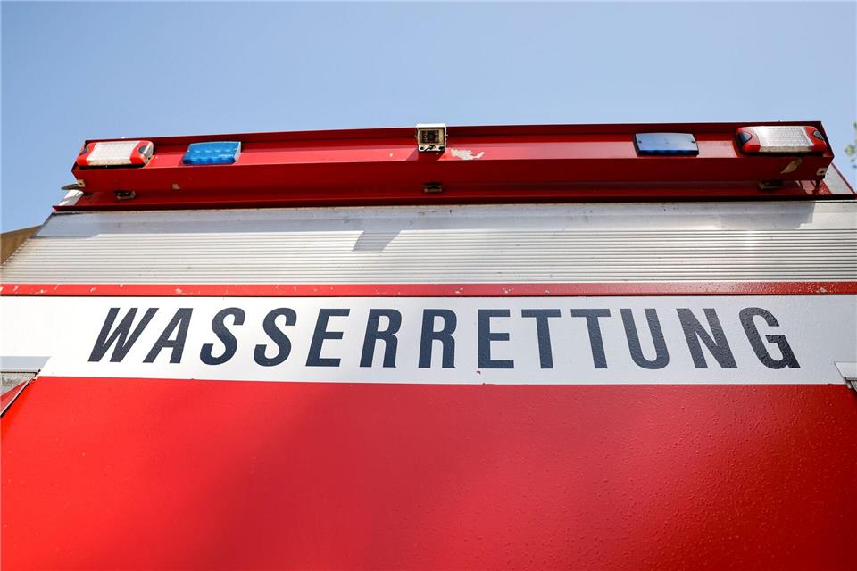 In einem größeren Einsatz konnte in Essen ein Mann aus der Ruhr gerettet werden. (Symbolbild) Thomas Banneyer/dpa