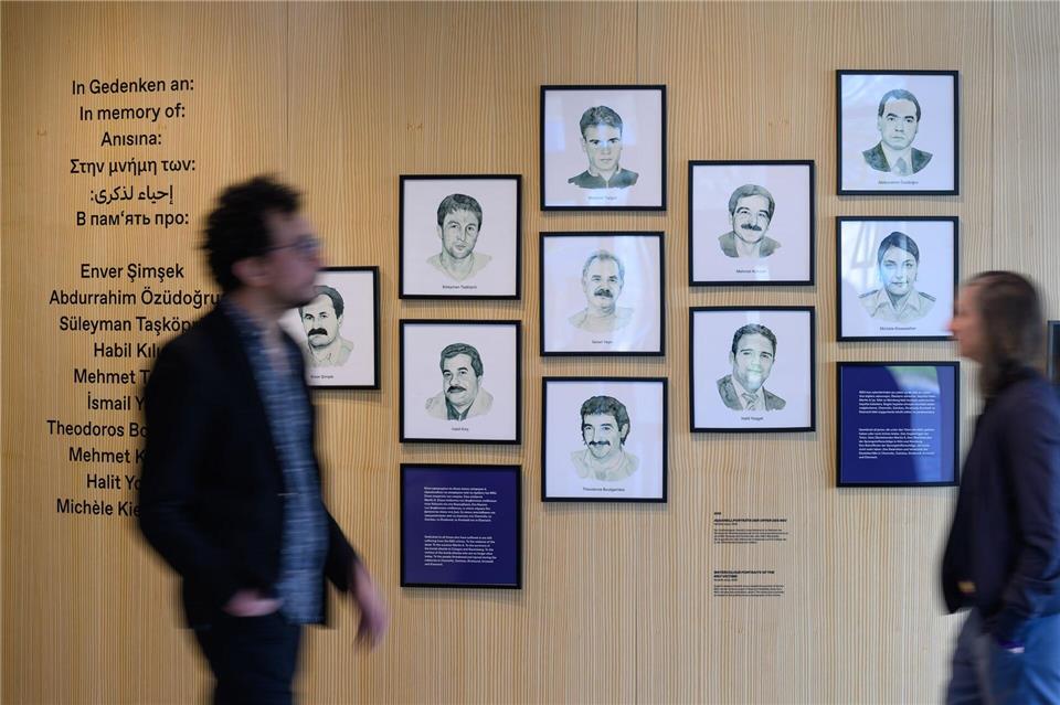 In einer Ausstellung erinnert das Chemnitzer Dokumentationszentrum an die zehn Mordopfer der rechtsextremen Terrorzelle NSU. Hendrik Schmidt/dpa