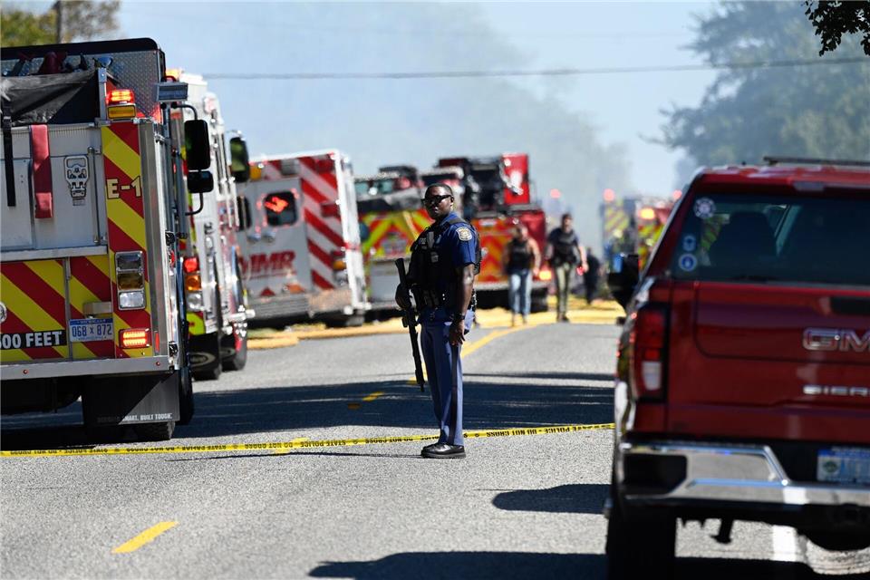 Schüsse in US-Kirche: Zwei Opfer und Verdächtiger tot In einer Kirche in den USA gab es Schüsse und einen Brand - mehrere Menschen sind gestorben. Jose Juarez/FR171038 AP/AP/dpa