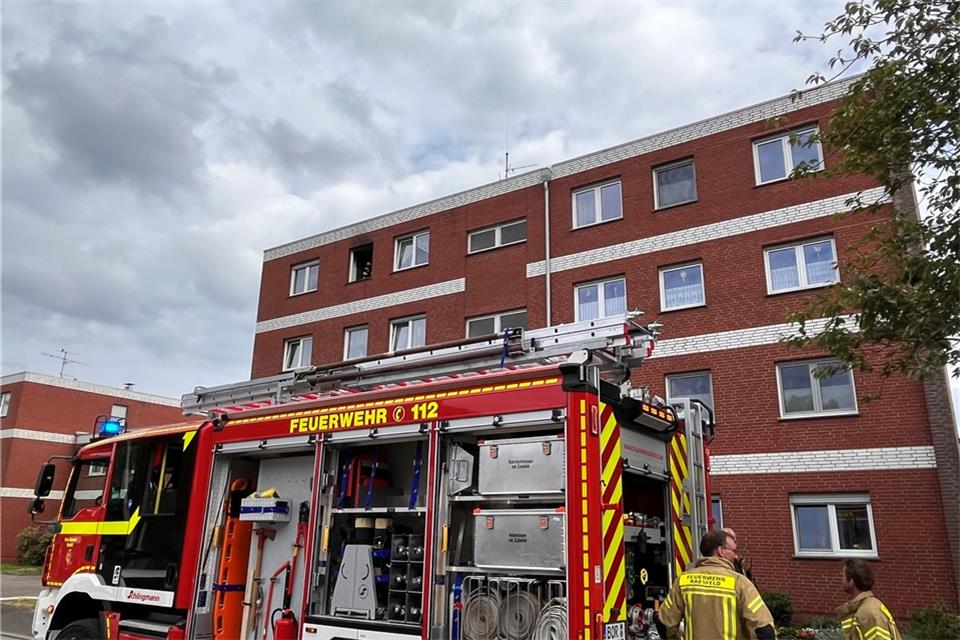 In einer Obergeschosswohnung kam es gegen 16.30 Uhr zu starker Rauchentwicklung.