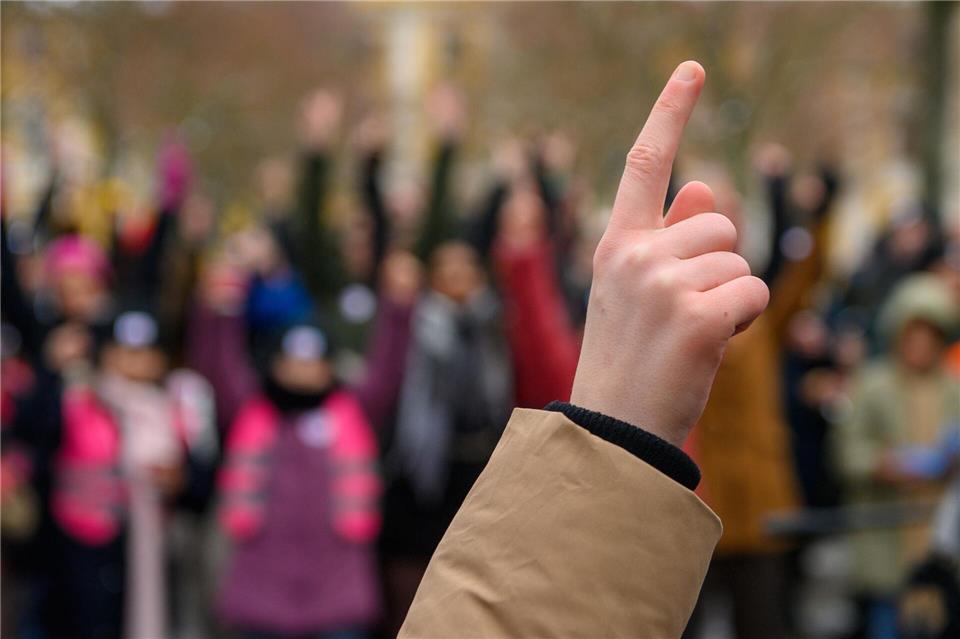 In einer Reihe von Städten wollen Menschen mit Tanzaktionen ein Zeichen gegen Gewalt an Frauen setzen. (Archivbild)Klaus-Dietmar Gabbert/dpa